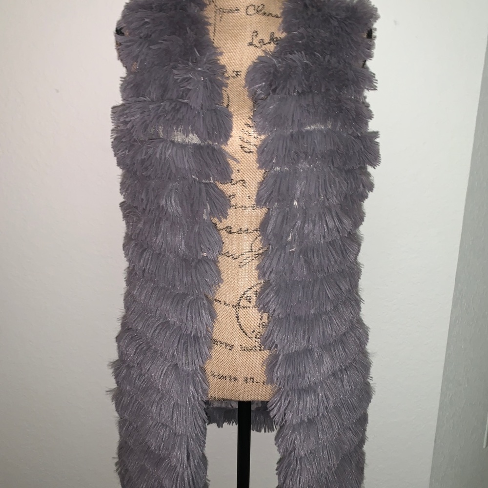 Max Edition Gray faux fur sleeveless vest Large